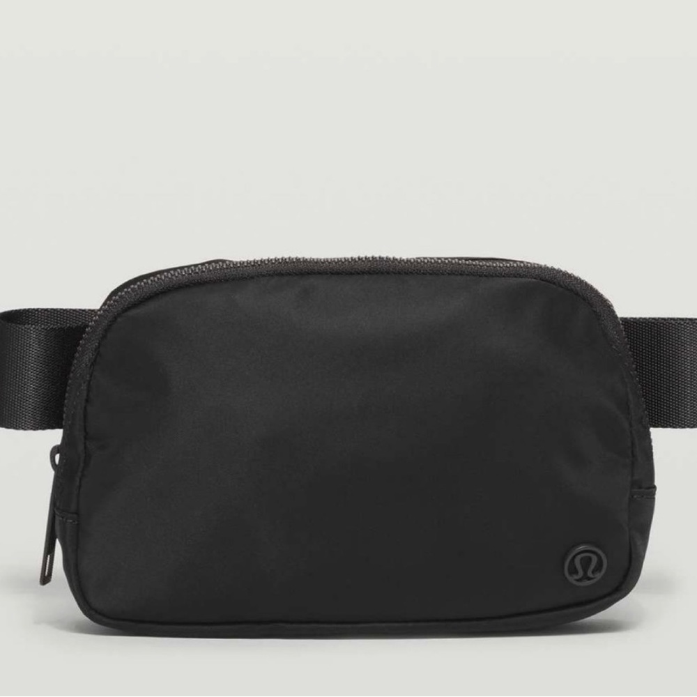 RARE ALL black LULULEMON EVERYWHERE BELT BAG